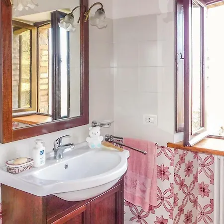 Five Bedroom Holiday In Otricoli